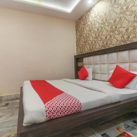 Oyo 60651 Hotel Arya พาราณสี ภายนอก รูปภาพ