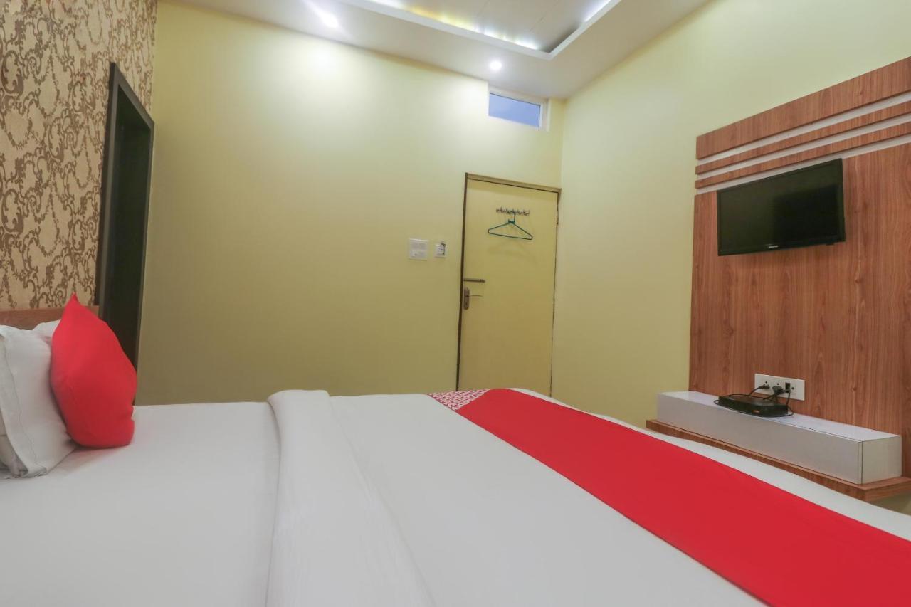 Oyo 60651 Hotel Arya พาราณสี ภายนอก รูปภาพ