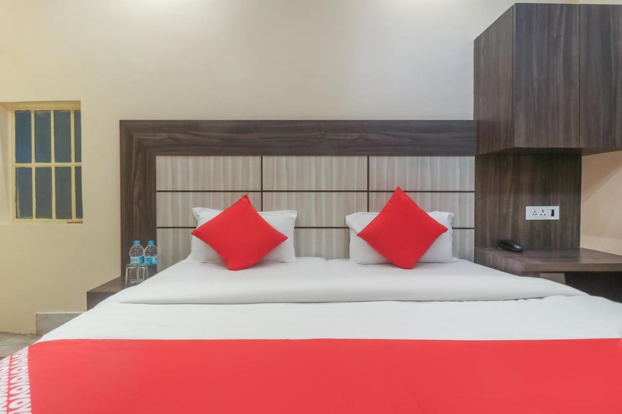 Oyo 60651 Hotel Arya พาราณสี ภายนอก รูปภาพ