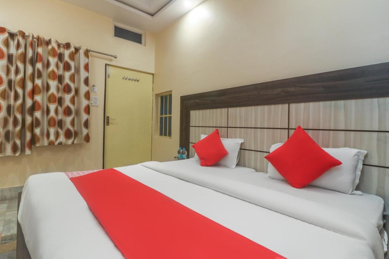 Oyo 60651 Hotel Arya พาราณสี ภายนอก รูปภาพ
