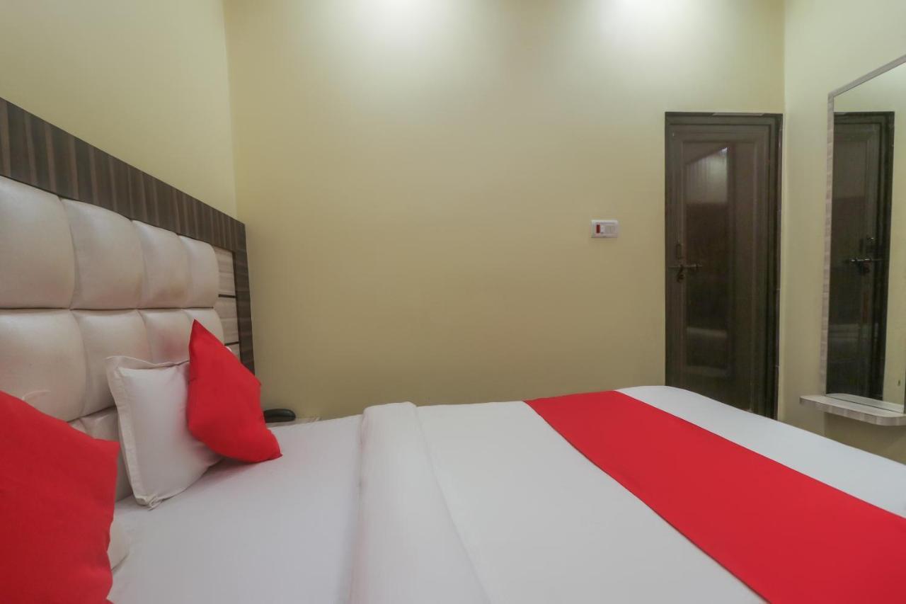Oyo 60651 Hotel Arya พาราณสี ภายนอก รูปภาพ
