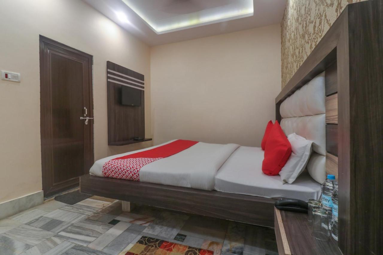 Oyo 60651 Hotel Arya พาราณสี ภายนอก รูปภาพ